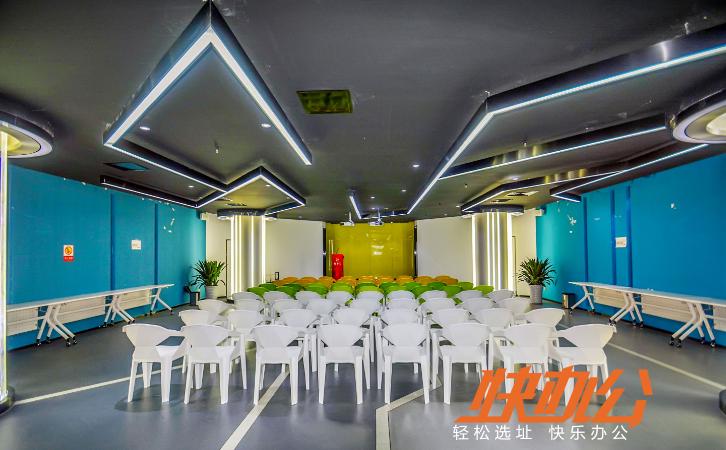 成都创享汇空间租赁价格358元/人月起,更有咖啡厅和露天阳台可使用