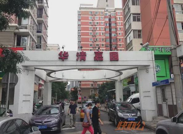 2010年,王兴站在了华清嘉园6号楼803,这房子是租的,只有100平,王兴